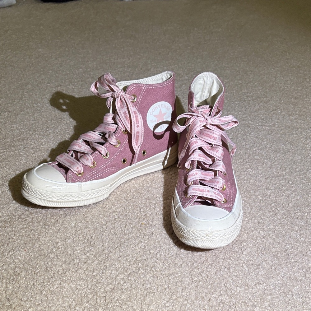 Converse Pink High-Tops